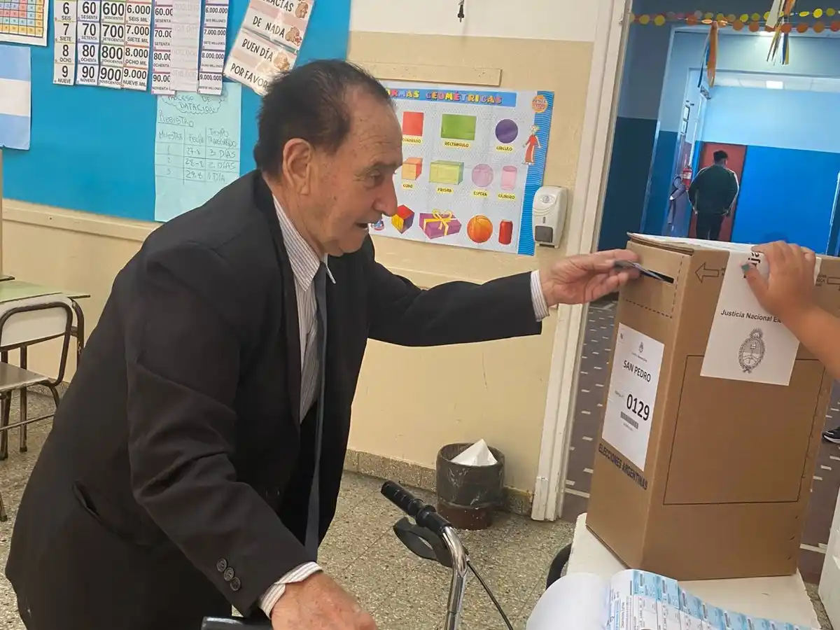 Elecciones 2025: no hay edad para votar, dijo Carlos y fue a cumplir