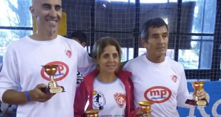 Atletas locales se presentaron en la Maratón Internacional de la Bandera