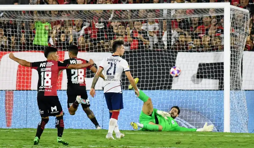 Newell’s fue paciente, lo buscó y se le dio: con gol de Recalde, le ganó 1-0 a San Lorenzo