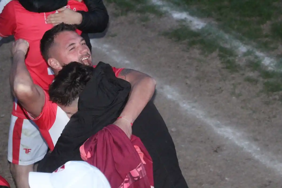 La Academia sigue firme y es el primer clasificado