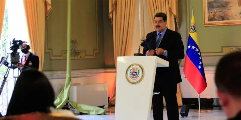 Maduro acusa a Duque de armar campamentos con mil mercenarios