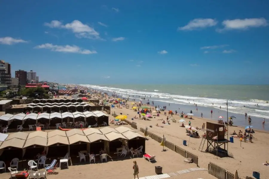 Empiezan las consultas por la temporada de verano: ¿cuánto cuesta alojarse en la Costa Atlántica?