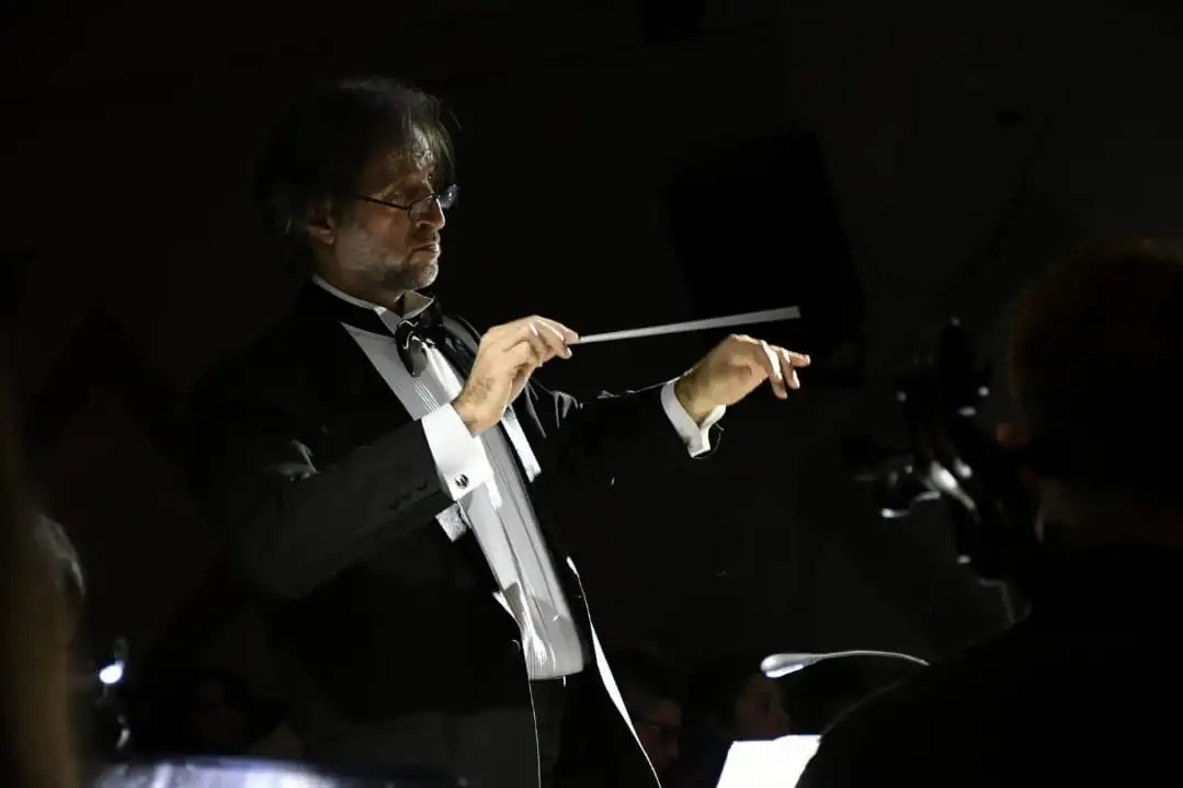 El director de orquesta tandilense Darío Domínguez Xodo (Foto: ByBattaglia).