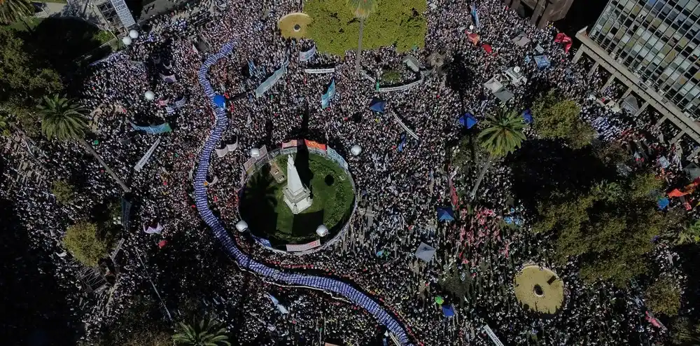 El acto por los 50 años del Golpe fue masivo, con un reclamo central sobre las víctimas y críticas a Milei