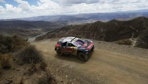 Dakar: Loeb sigue dominando entre los autos