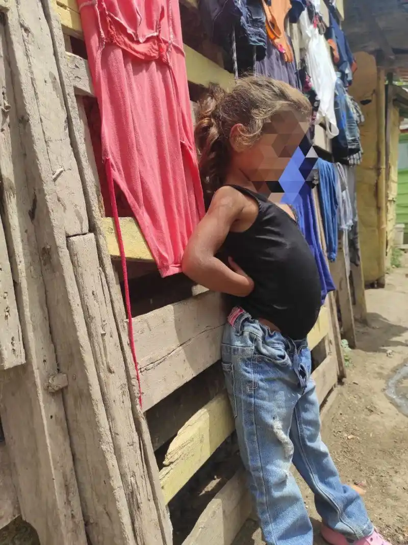 HAMBRE: «ella en la barriga solo tiene agua y una galleta María»