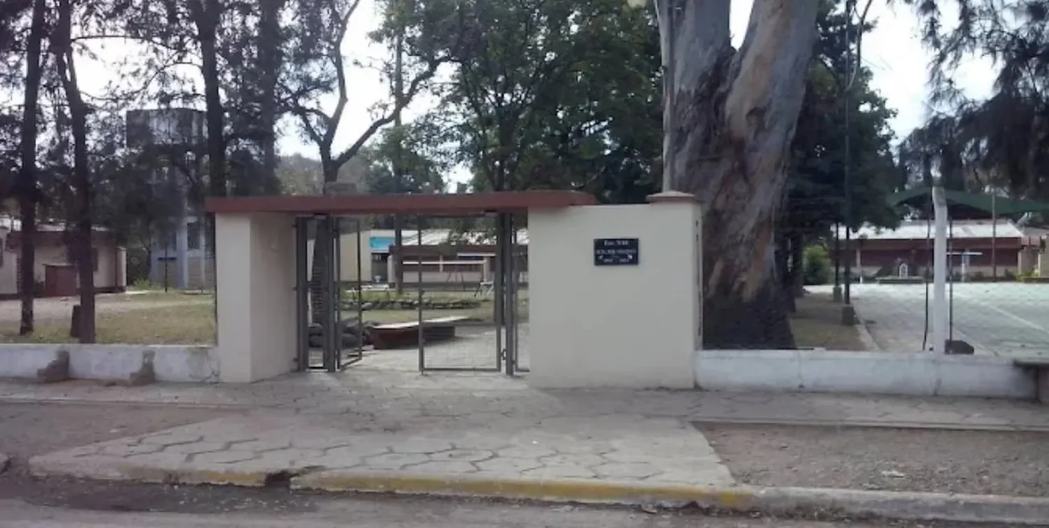 Convulsiones, vómitos y desmayos: más de 60 alumnos se intoxicaron en una escuela
