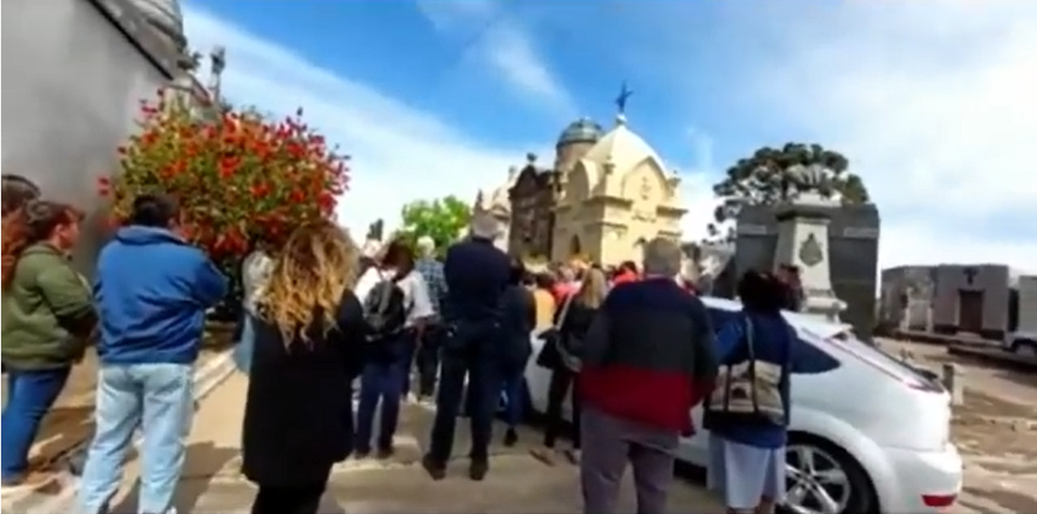 Emotivo último adiós a César Mascetti tras una caravana que acompañó su despedida