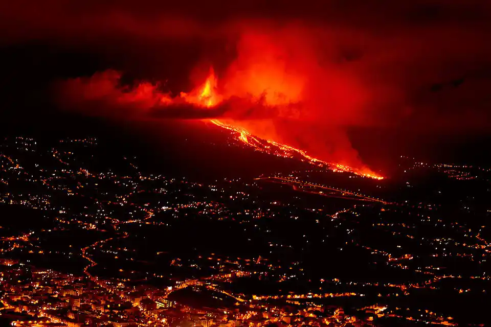 Factores como la meteorología, la topografía y la acción humana configuran escenarios de comportamiento extremo