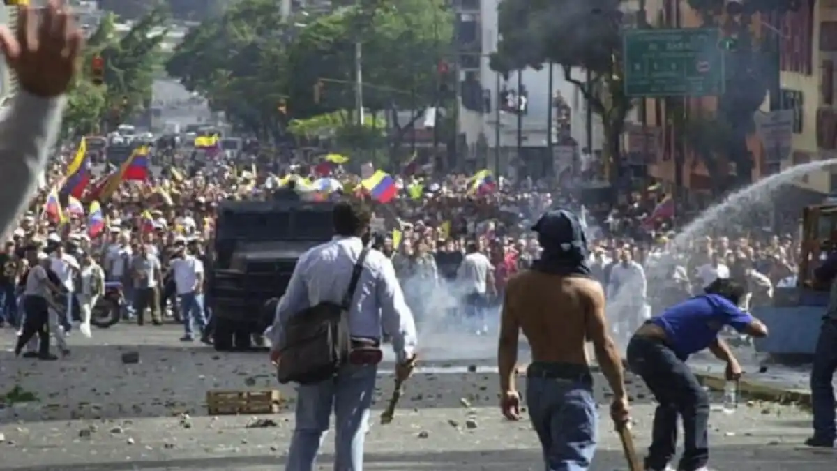 RELATOS PERIODÍSTICOS DEL 11 DE ABRIL del 2002:  una mirada al día que cambió la historia de Venezuela