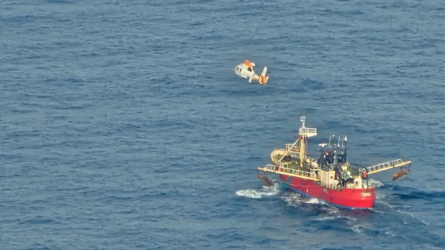 Operativo contrarreloj en el Mar Argentino: Prefectura aeroevacuó a un tripulante de un buque pesquero