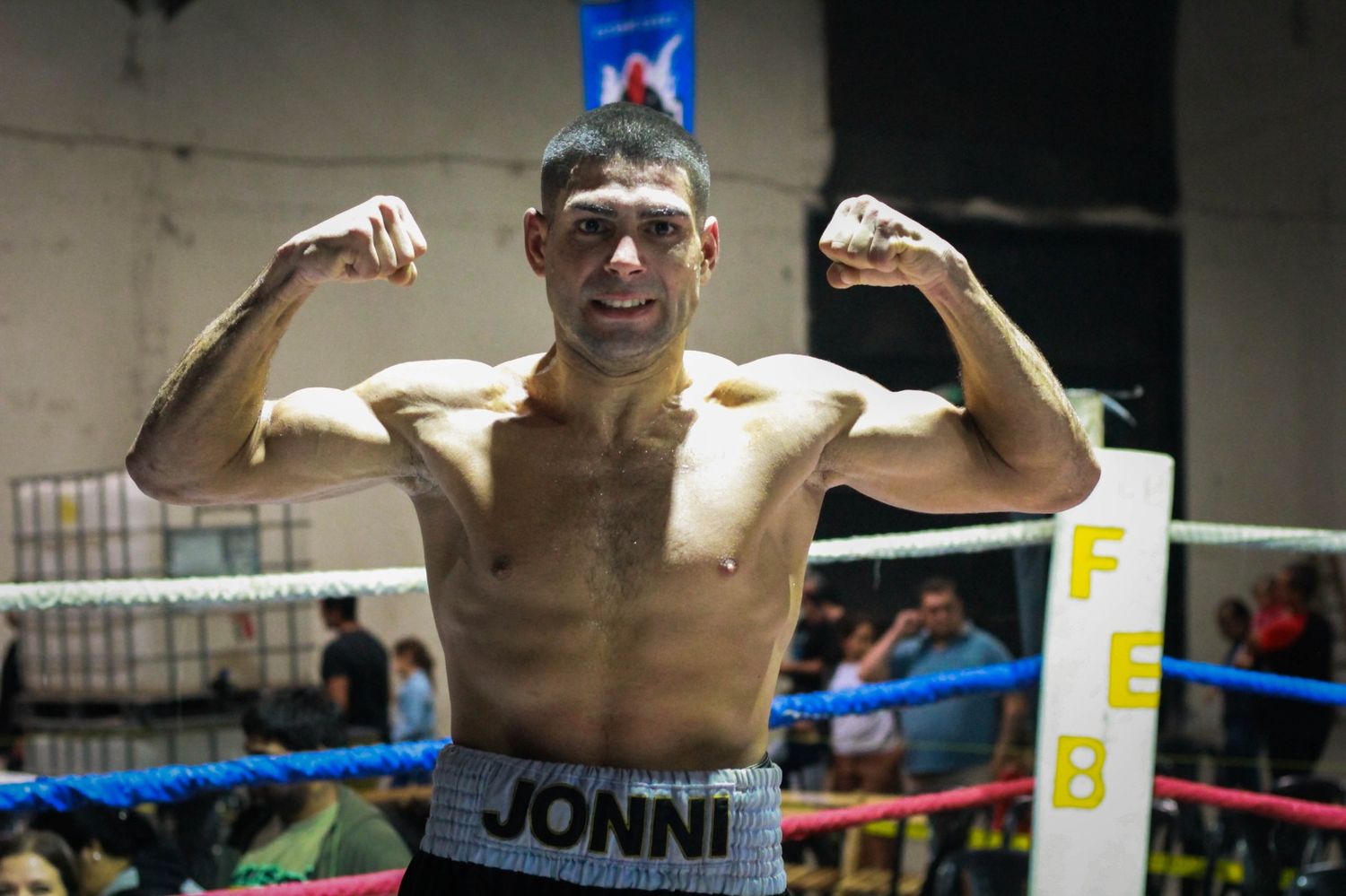 Jhonny Parada volvió al triunfo en una pelea dramática
