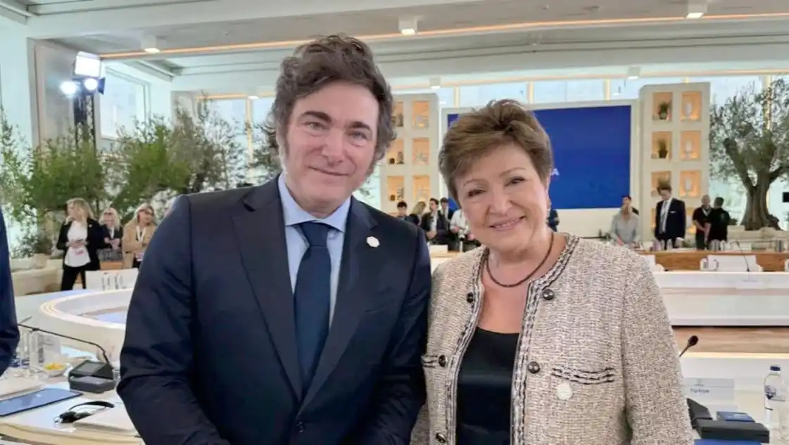 El FMI reduce los sobrecostos de deuda y beneficia a la Argentina