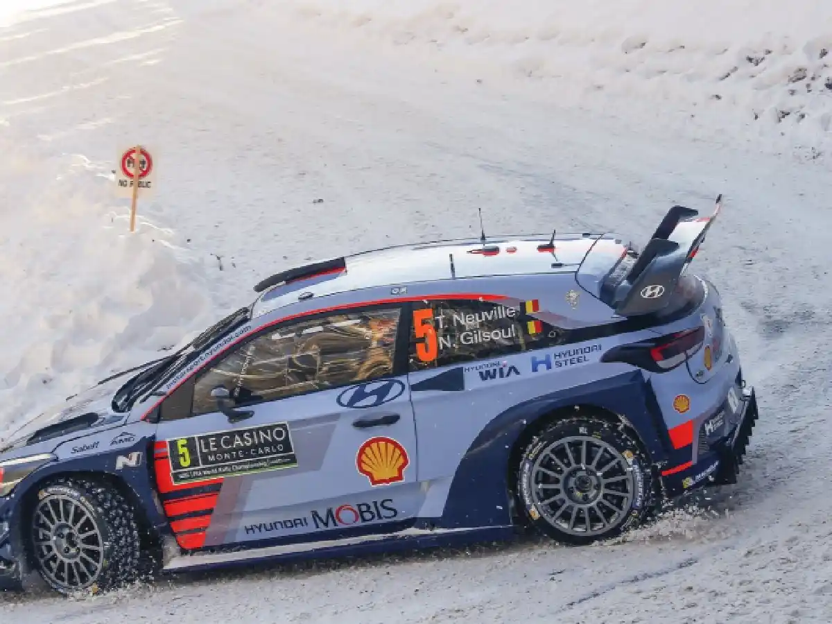 Neuville sigue adelante de Ogier en Montecarlo