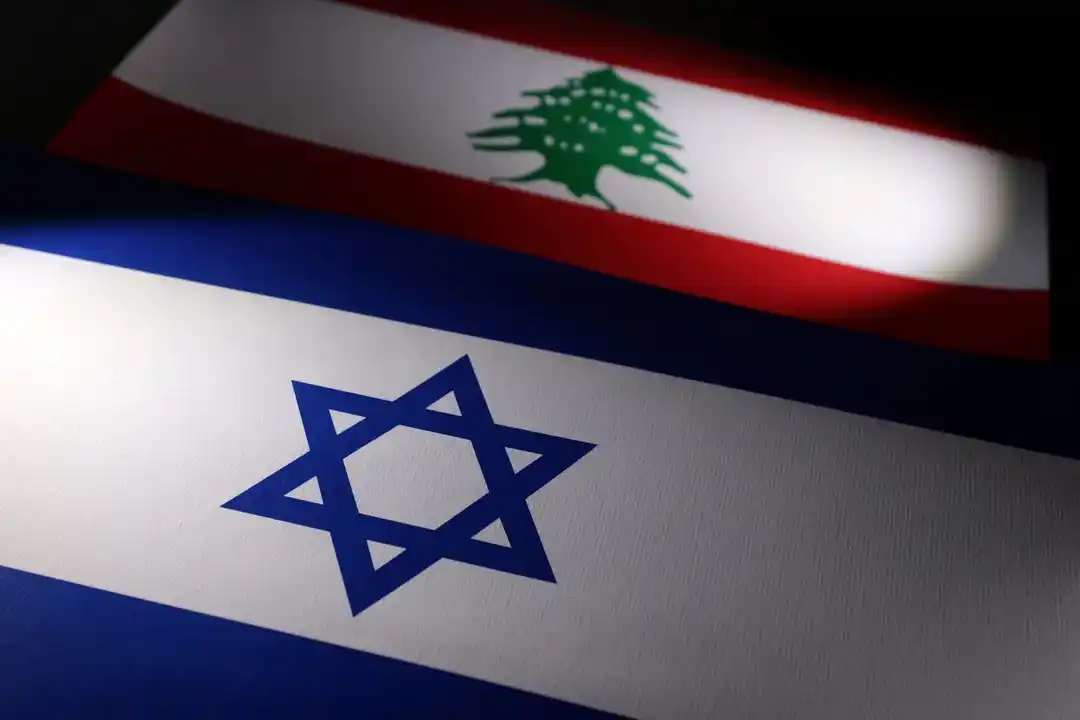 Las banderas israelí y libanesa. Foto: Agencia NA (REUTERS/Dado Ruvic)