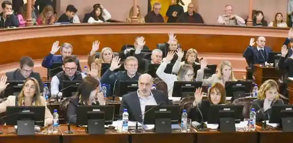 El PJ pide a Frigerio replantear su apoyo a Milei tras los anuncios de ajuste