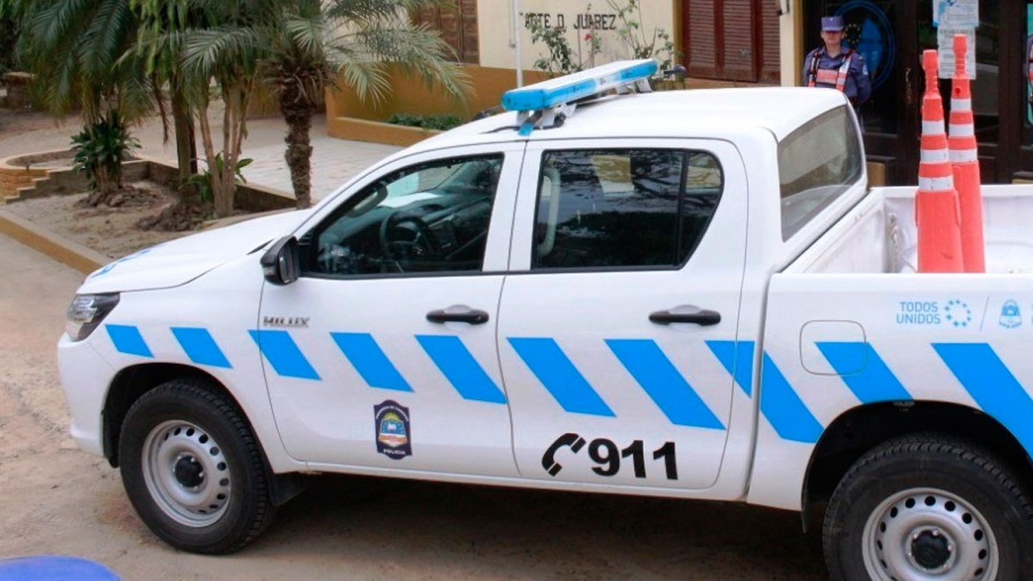 Detuvieron a un hombre que sustraía tierra de una defensa contra inundaciones