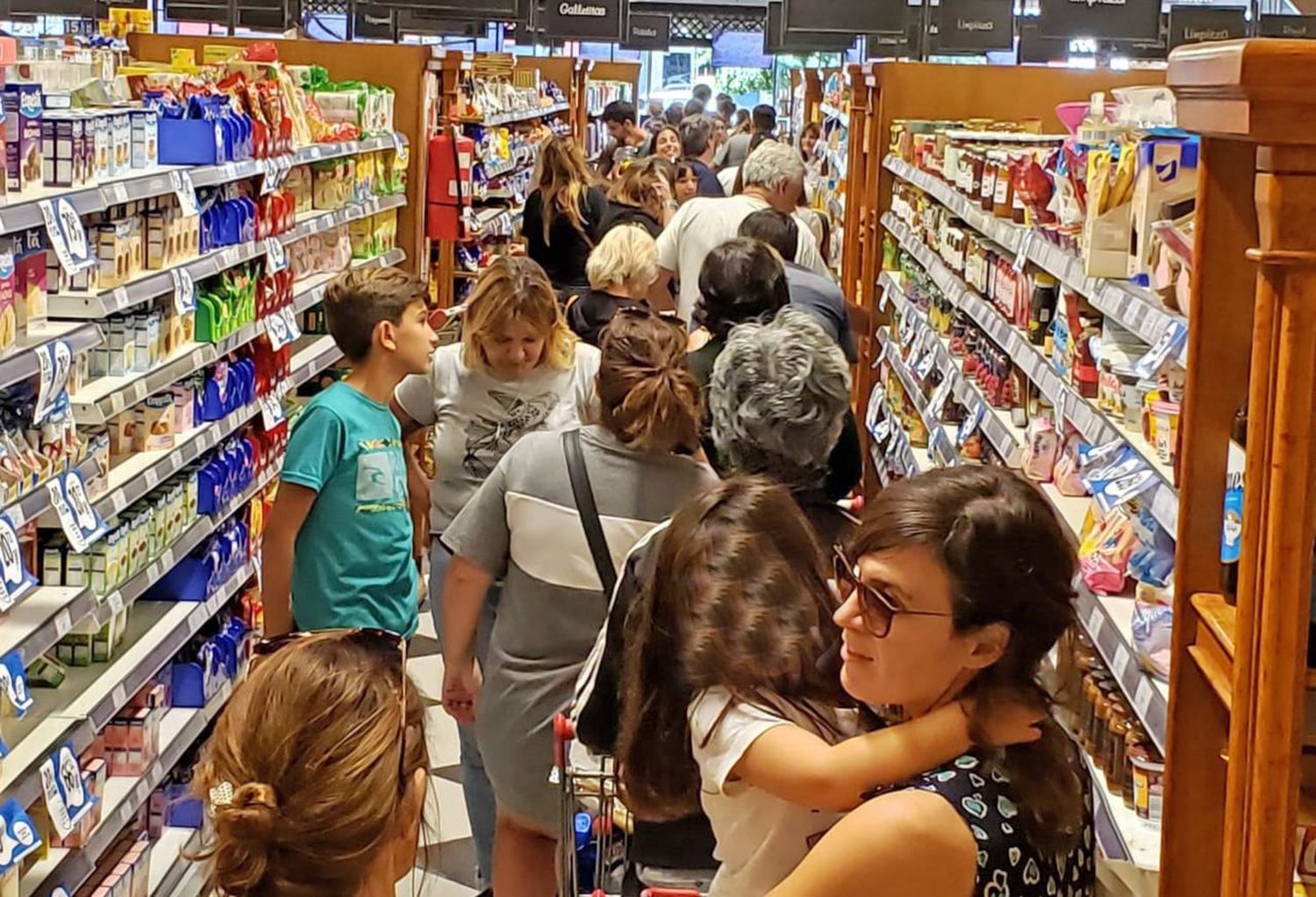 Caen las ventas en supermercados y crece la tendencia del consumo de “marcas propias”