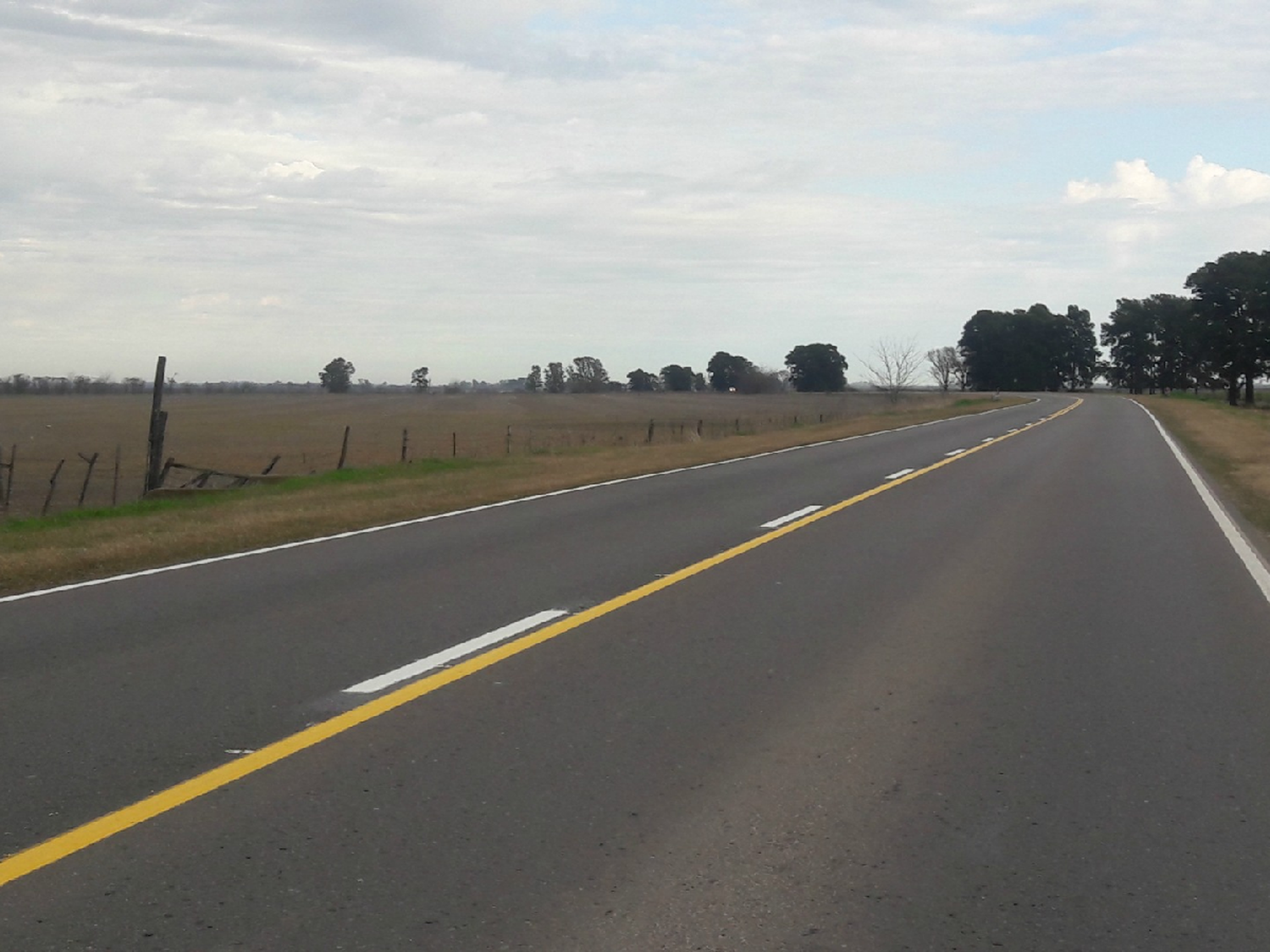Lo interceptaron en la ruta y le robaron un maletín con medio millón de pesos