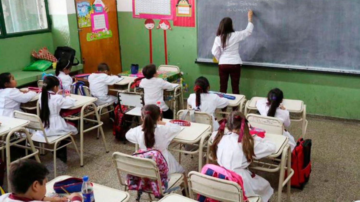 Avanza la aplicación de la hora extra de clases a pesar de la resistencia de los docentes