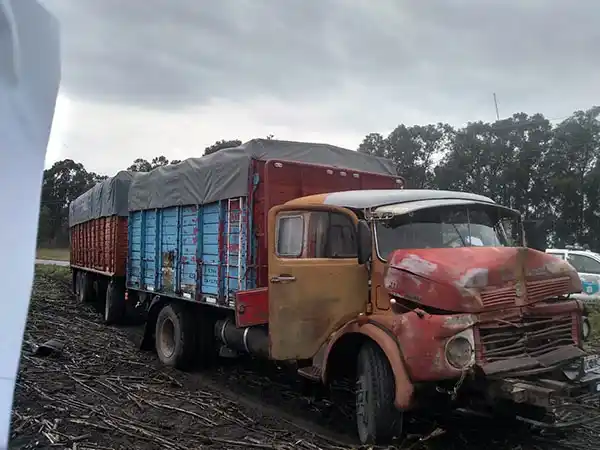 Triple colisión en la ruta 227 entre dos camiones y un auto