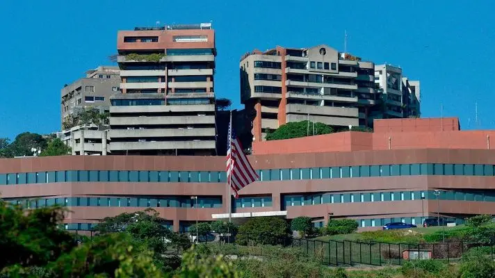 Embajada de EE.UU. pide a estadounidenses en Venezuela salir lo antes posible del país