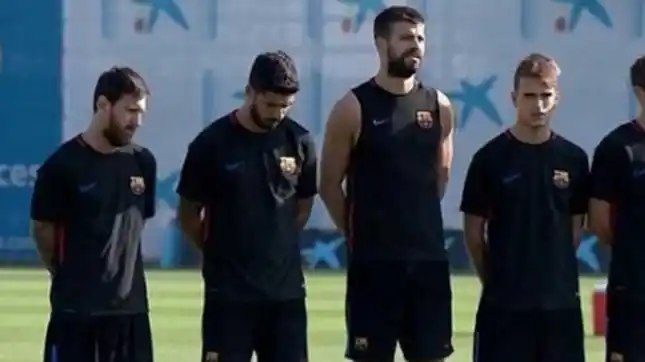 Barcelona entrenó y homenajeó a las víctimas del atentado