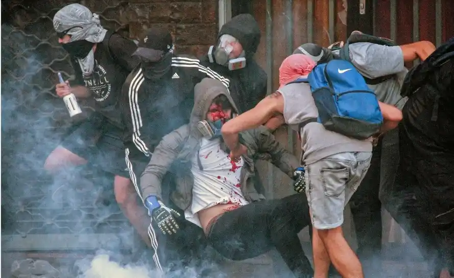 Atropelló a seis manifestantes en Chile   