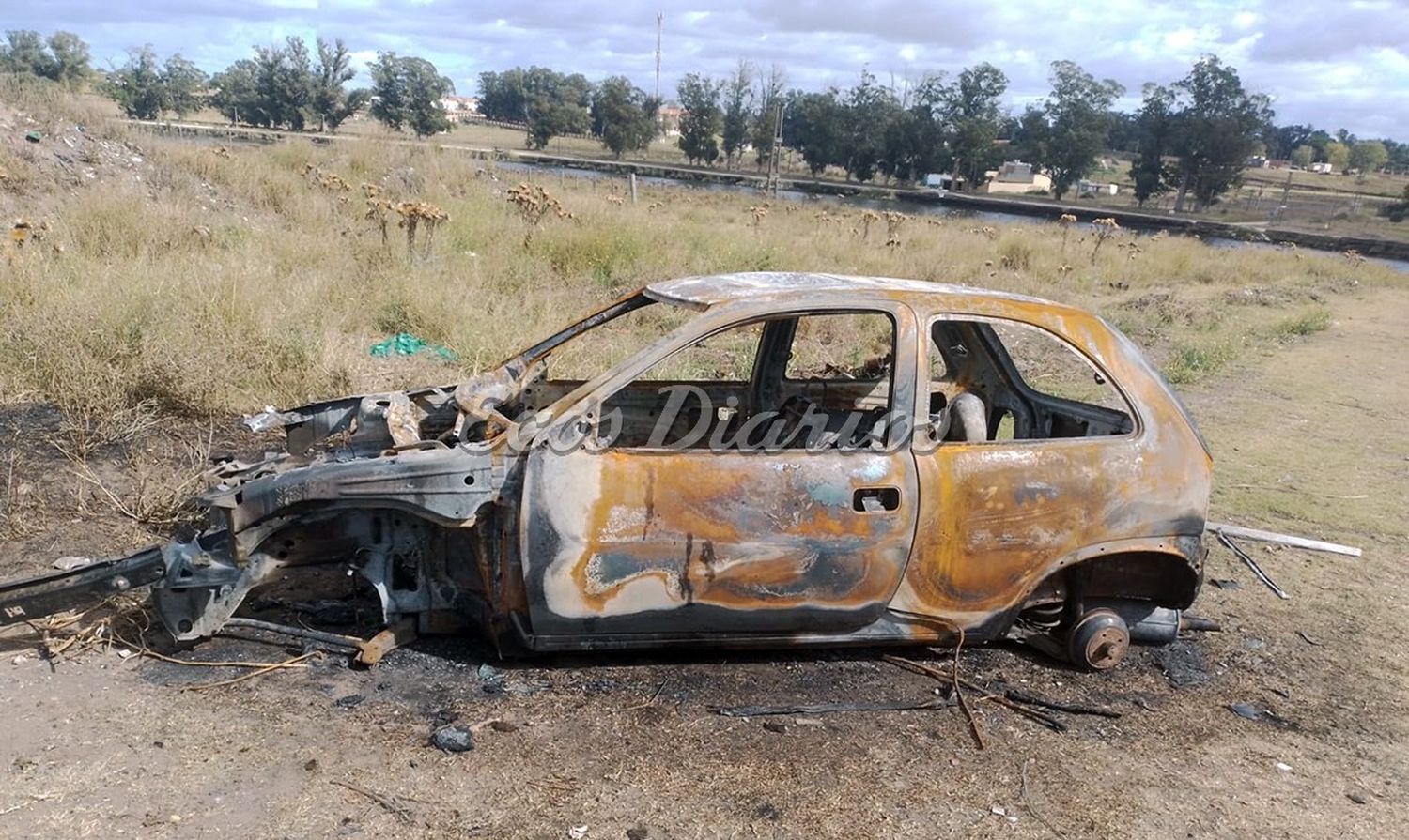 Fue hallado totalmente incinerado en Quequén y con varios faltantes de piezas