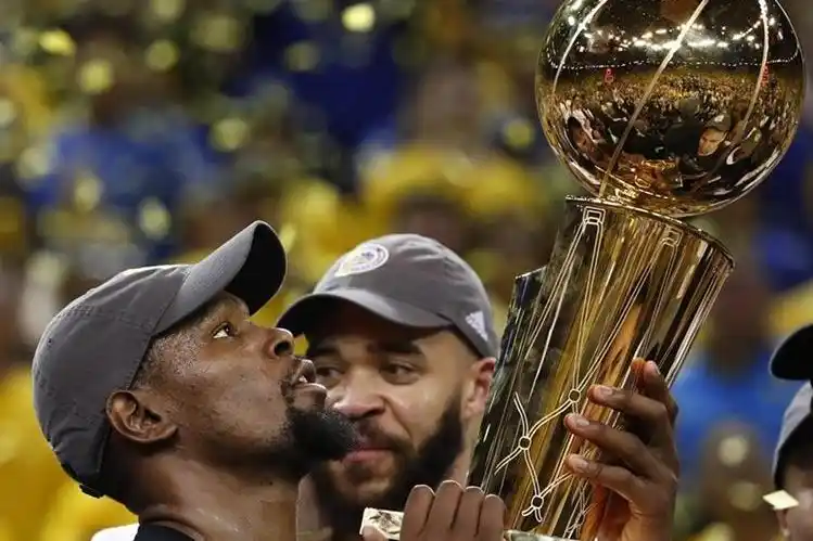 La dura historia de Kevin Durant, el campeón de la NBA