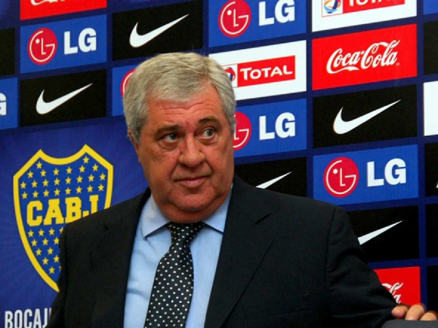 Boca no reducirá los sueldos de su plantel profesional