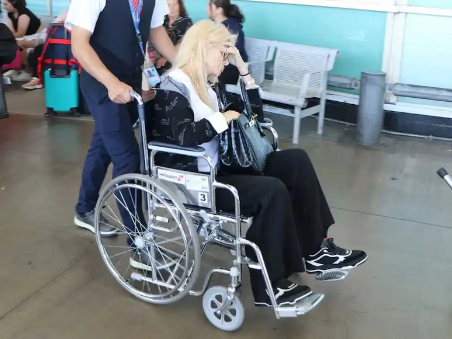 Mercedes Sarrabayrouse luego de su operación de emergencia.