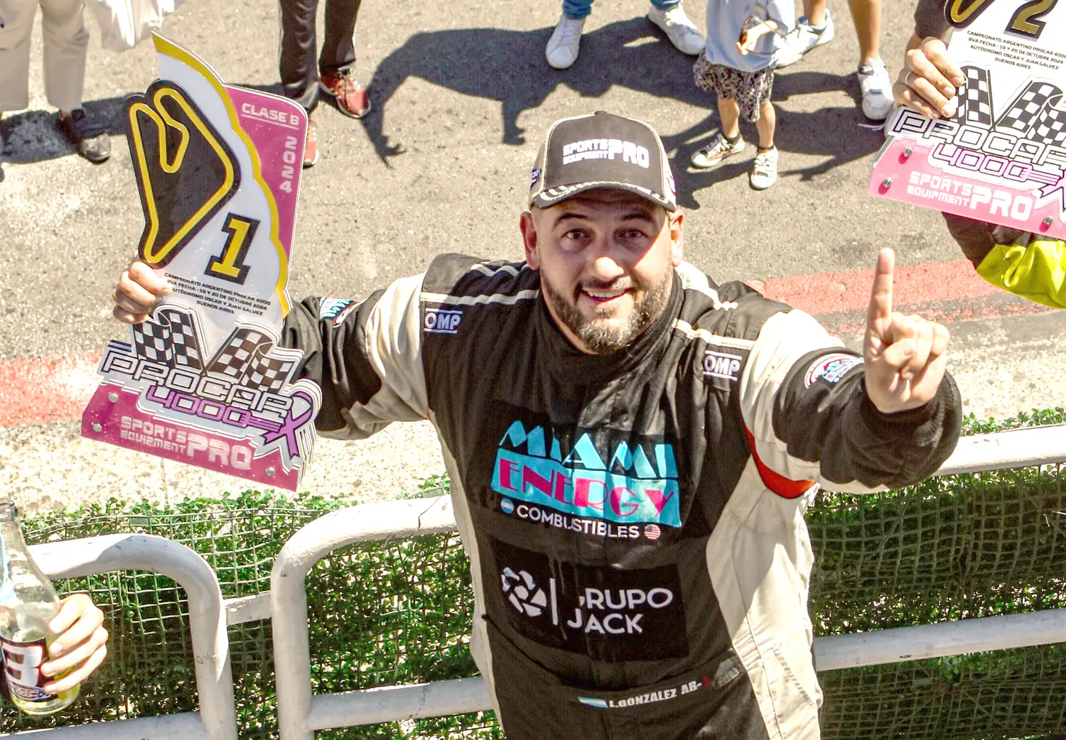 Contundencia. La exhibida por el necochense Lucas González para tener el halago de triunfar en el autódromo Oscar y Juan Gálvez