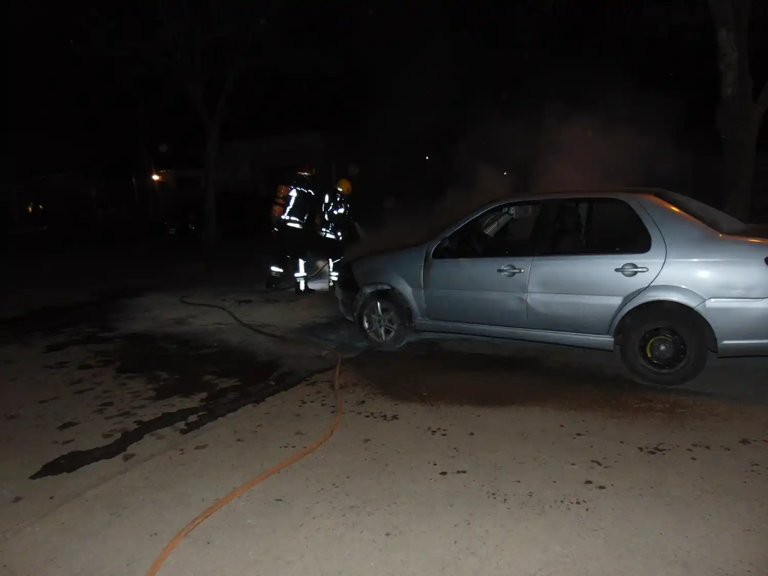 Los bomberos lograron controla el fuego.