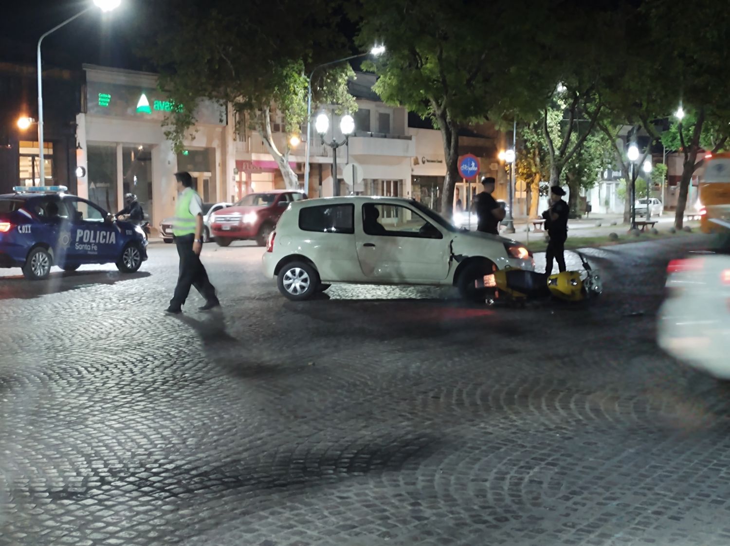Salió despedido de la moto tras un choque en una transitada intersección de Rafaela