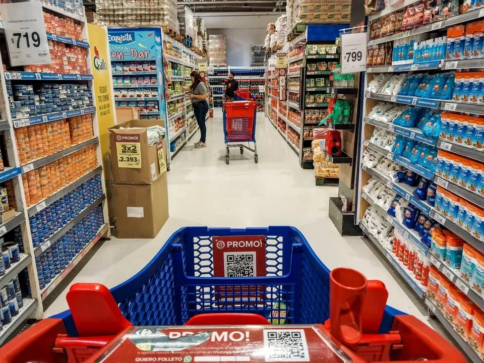 El consumo masivo se desplomó 4,4% en septiembre, arrastrado por la caída de los supermercados
