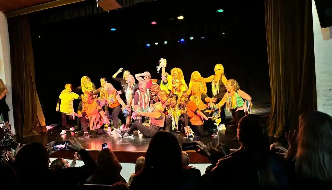 Necochea Latina. Se presentará en el Teatro Municipal con su espectáculo de ritmos latinos