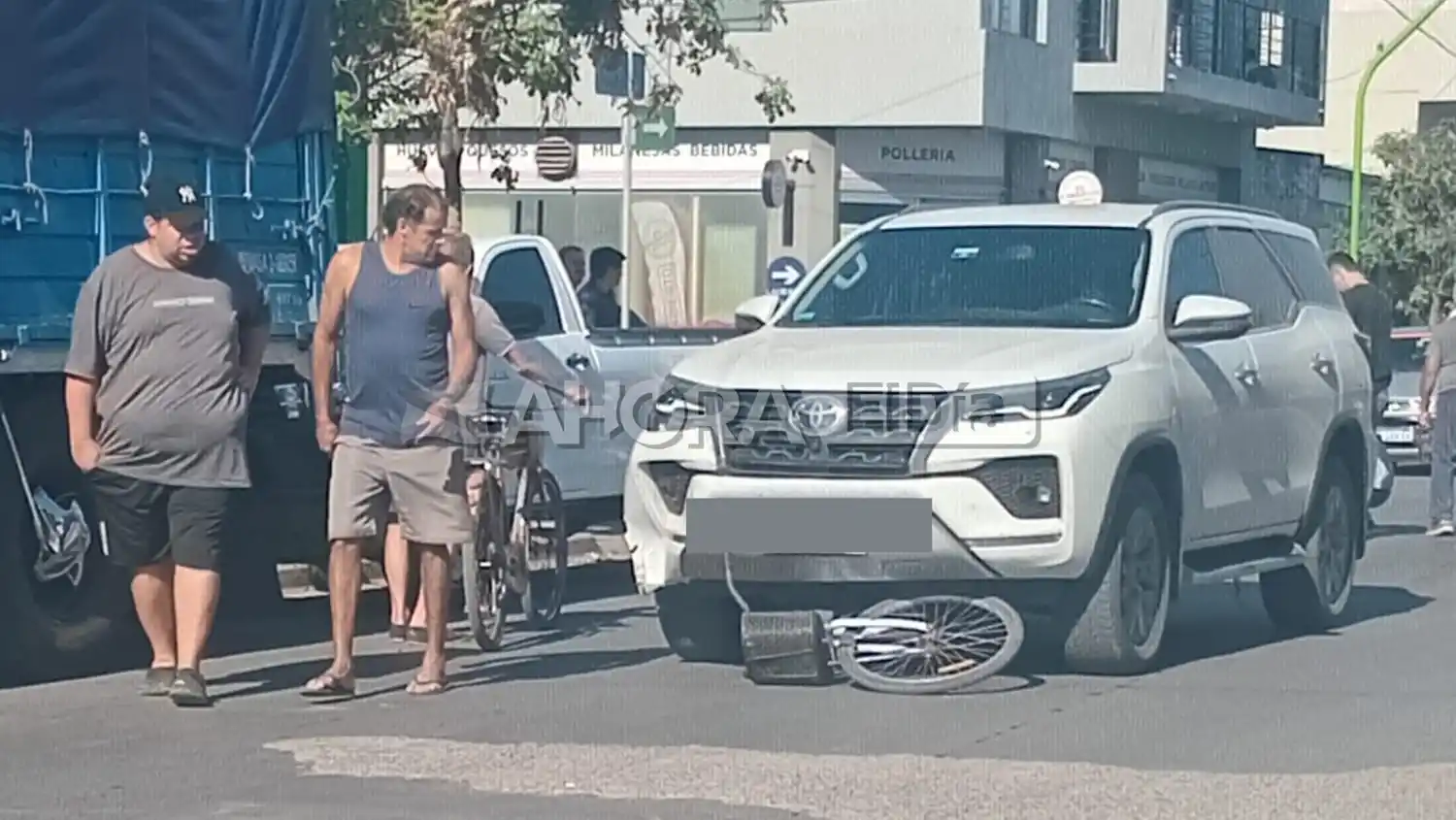 Una camioneta atropelló a un adolescente que iba en bicicleta en pleno centro