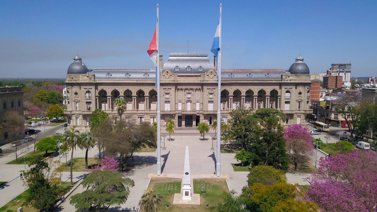 Ajustes para alcanzar el superávit de Santa Fe