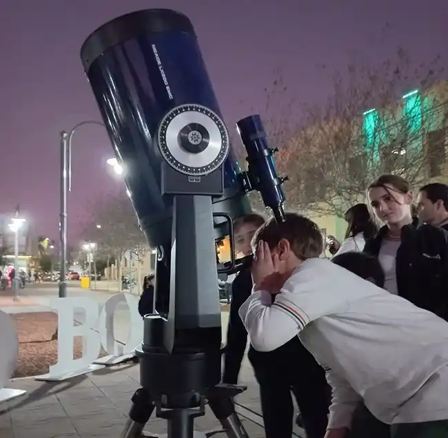 En Lobos hay astroturismo para los más chicos