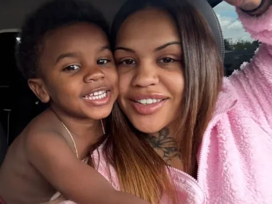 Keiara Bickett junto a su hijo Javarius. (Foto: gentileza GoFundMe).