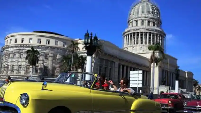Cuba intenta enmendar décadas de homofobia al cambiar la Constitución