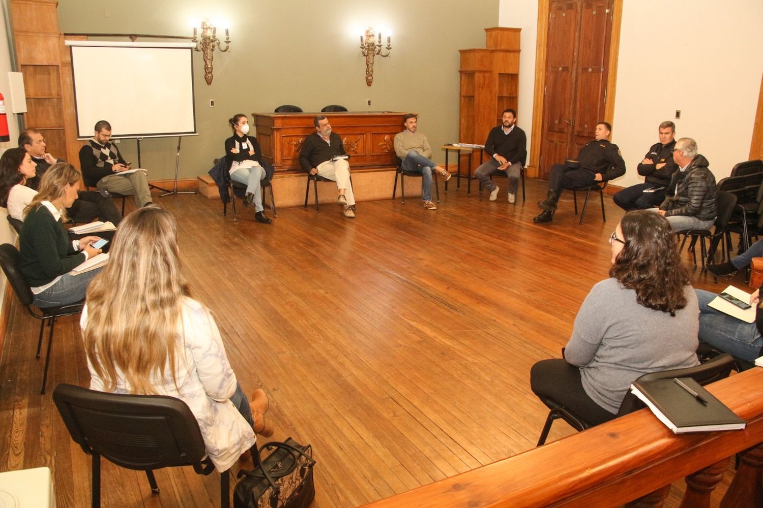 Se realizó la primera reunión del comité que evalúa la reapertura de comercios