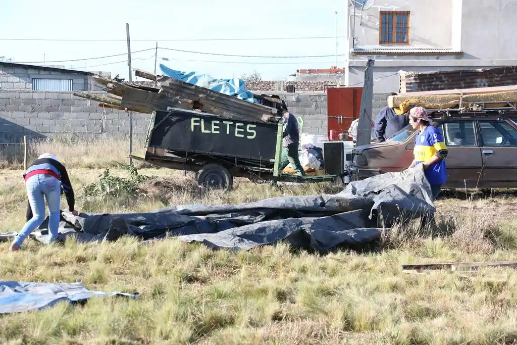 En pacíficamente, fueron desalojados los ocupas de los lotes en La Movediza