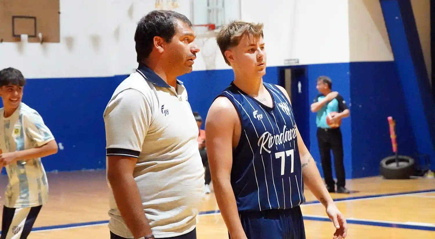 Un punto alto. Brian Milobara, junto a su entrenador Mauro Mazzucchelli