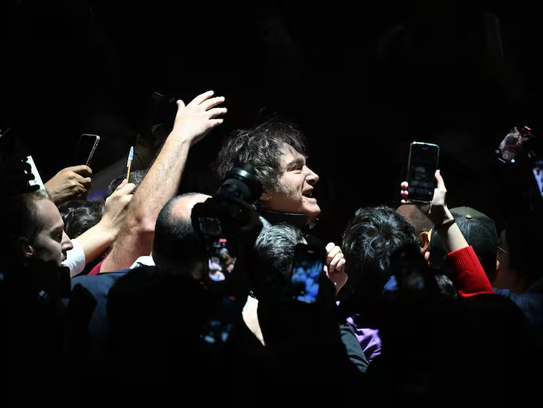 Las reacciones del arco político al show musical de Milei: de “mamarracho” a “Narnia”