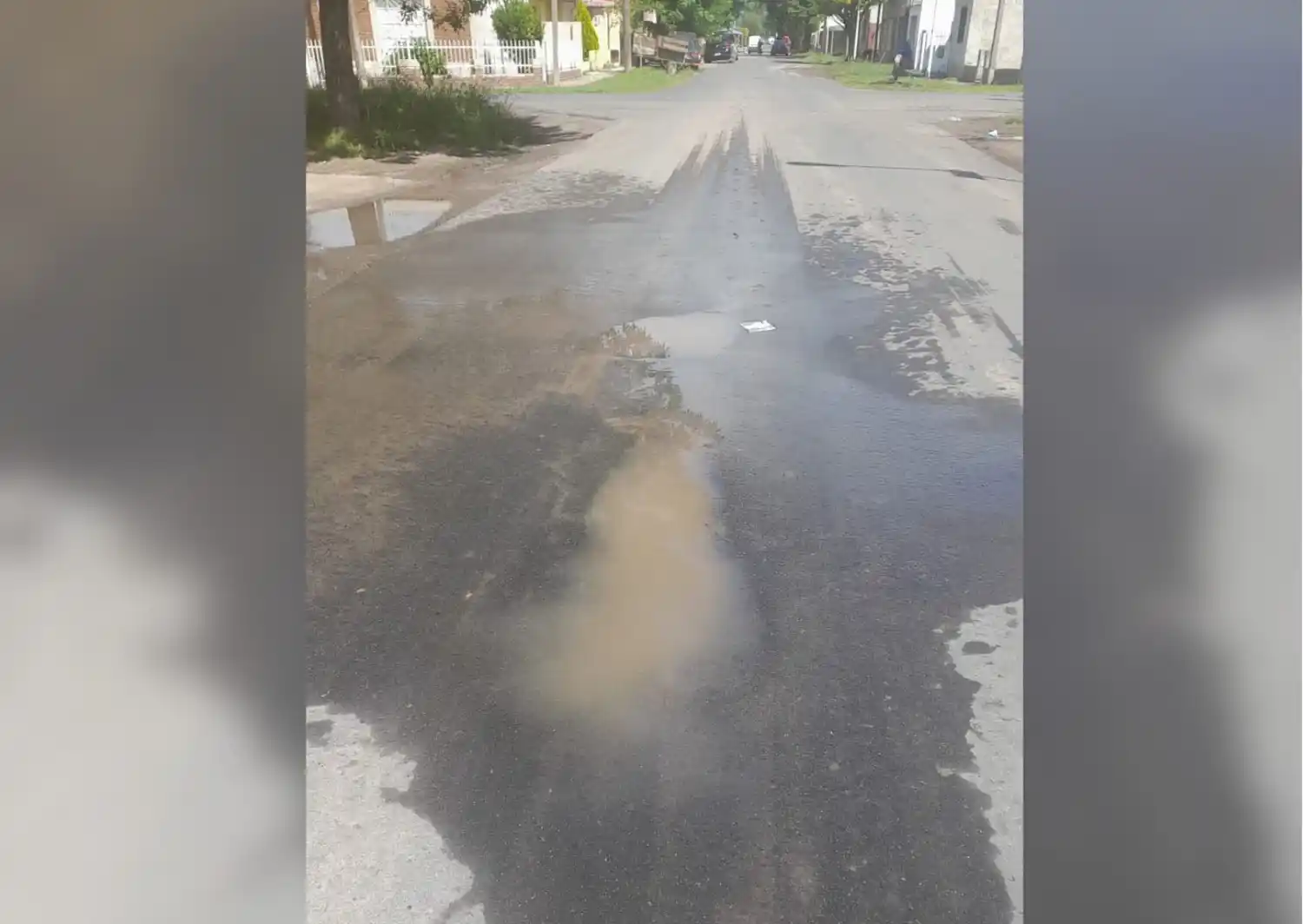 Caño de agua roto: “Tengan cuidado al circular por Nieto de Torres”
