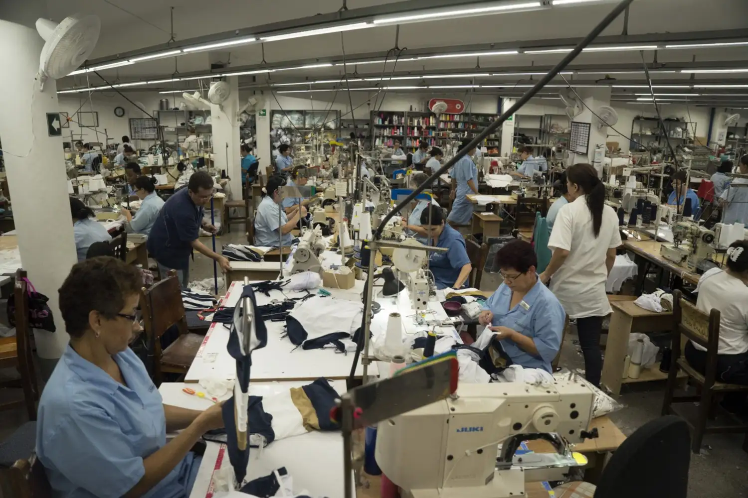 Marcelo Lombardo fabrica de telas vestimenta ropa calzado ombu soiva vestido y afines - 3