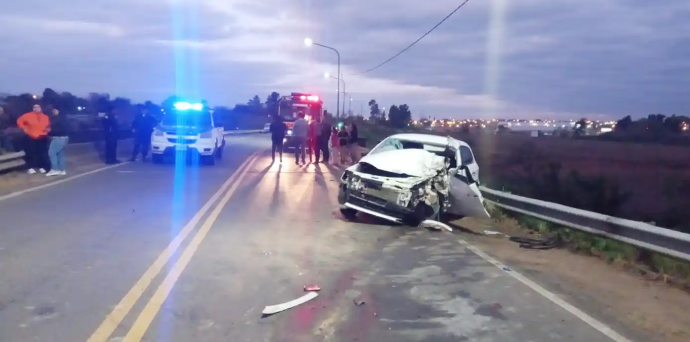 Cuatro personas hospitalizadas en un grave accidente de tránsito