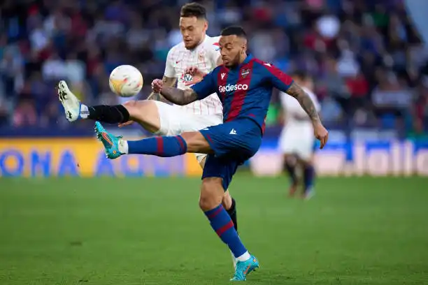 Ocampos dio asistencias para dos goles de Sevilla